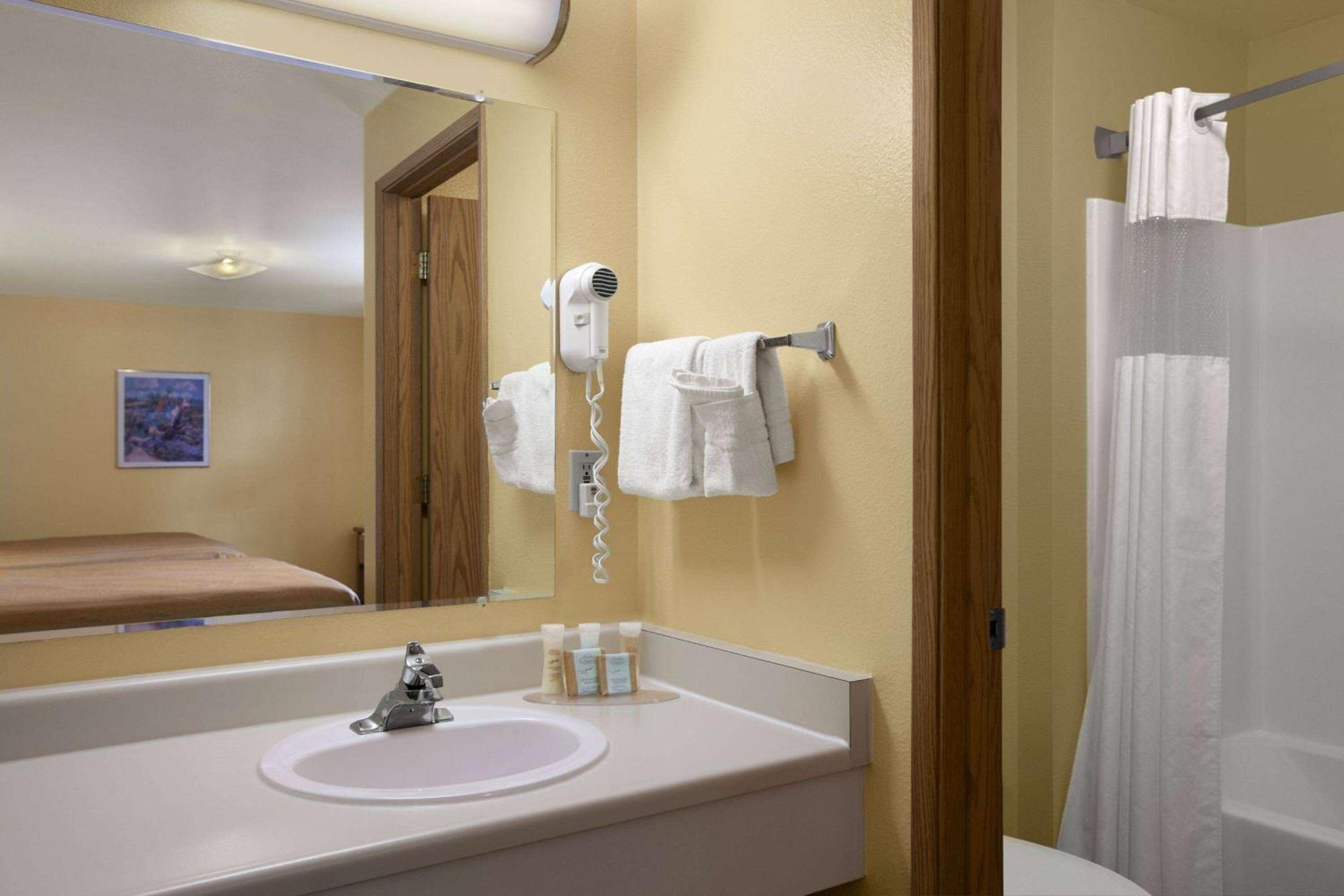 Travelodge By Wyndham Wenatchee Bagian luar foto