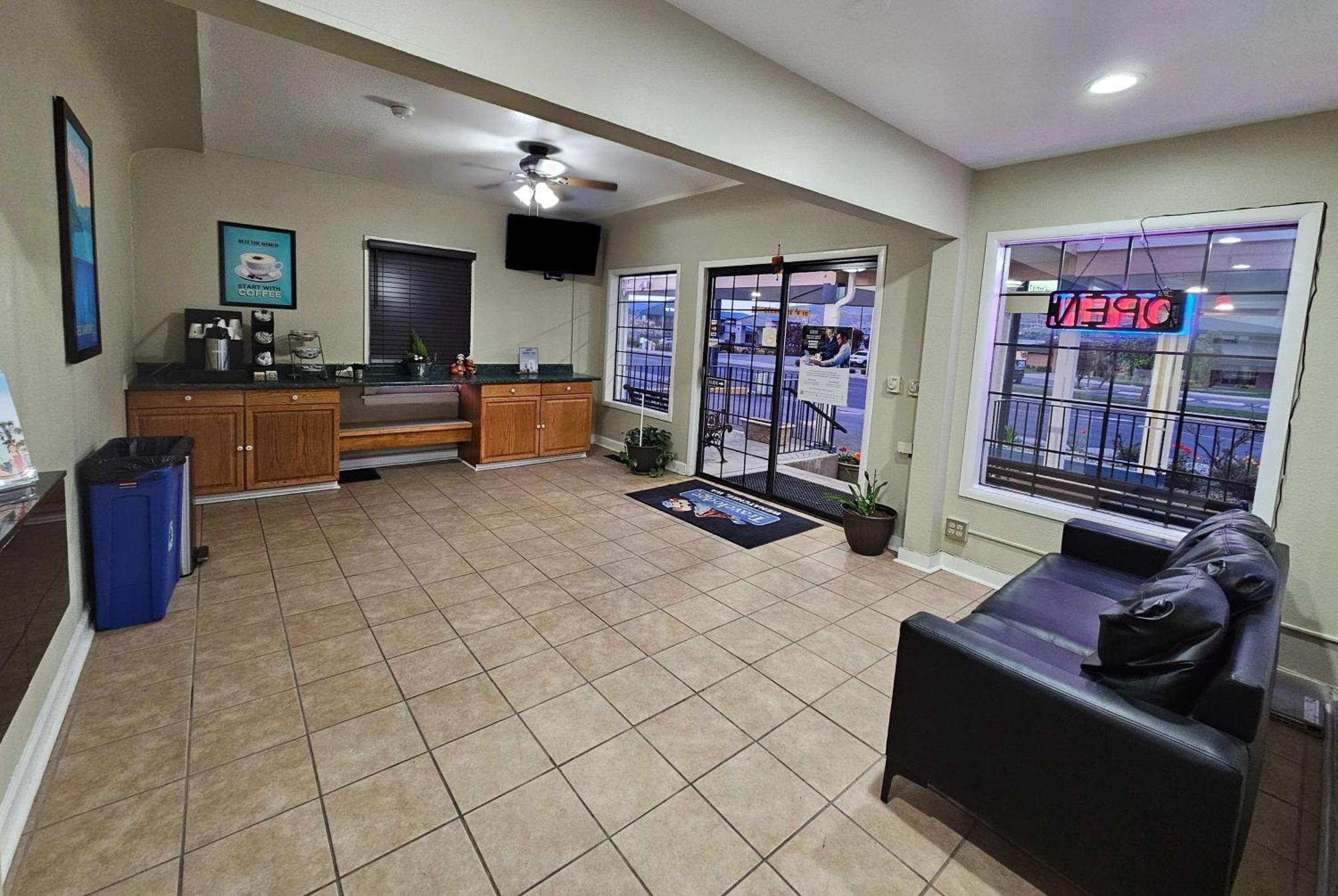 Travelodge By Wyndham Wenatchee Bagian luar foto